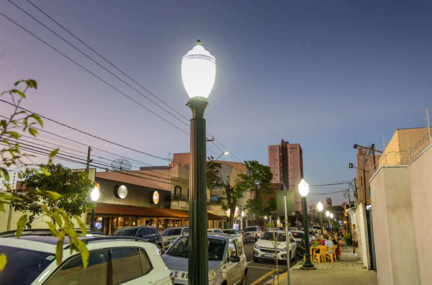  Prefeitura conclui instalação de nova iluminação em rua gastronômica