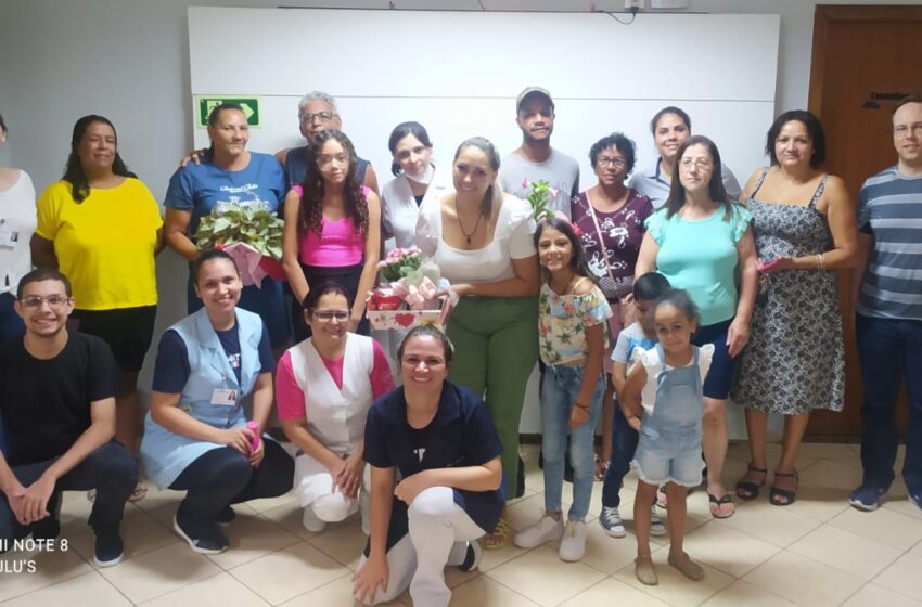  Família comemora término de sessões contra o câncer de paciente de 33 anos