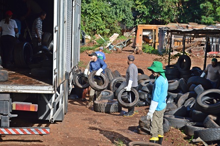  Prefeitura de Faxinal recolhe 14 toneladas de pneus inservíveis