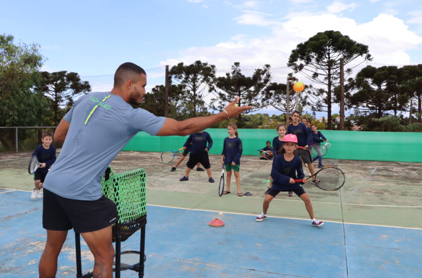  Prefeitura de Ivaiporã promove aulas de Tênis gratuitas para crianças e adolescentes em parceria com Afufi