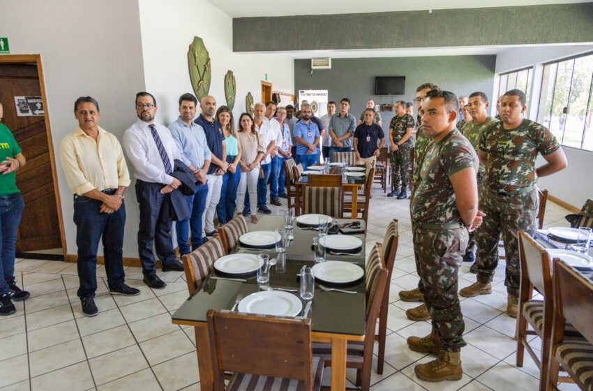  Prefeito e secretários fazem visita de cortesia ao 30º BIMec