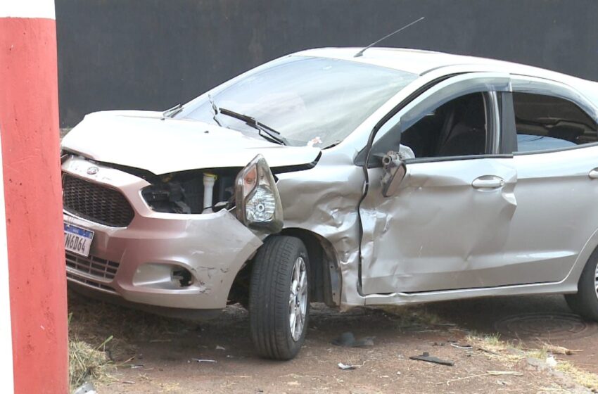  Batida entre carros deixa duas mulheres feridas em Apucarana