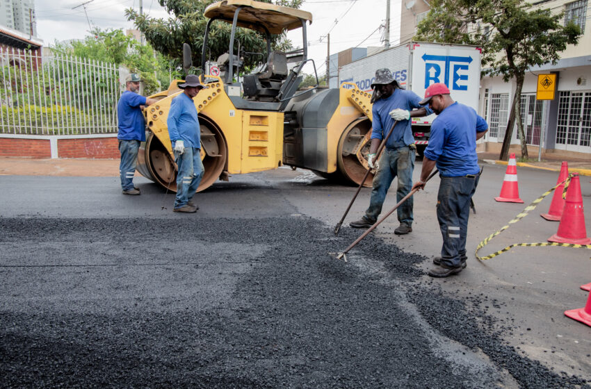  Rua Ponta Grossa começa a receber novo revestimento asfáltico