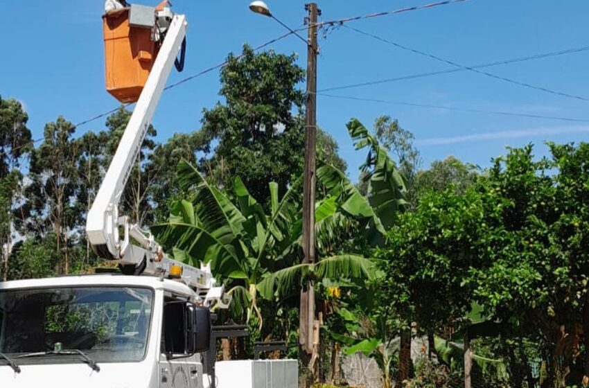  Prefeitura de Cândido de Abreu realiza manutenção e instala braços de iluminação pública