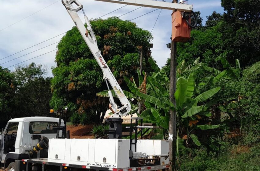  Secretaria Obras de Cândido de Abreu realiza melhorias na iluminação pública da Vila Rural do Rio do Tigre e Marumbi