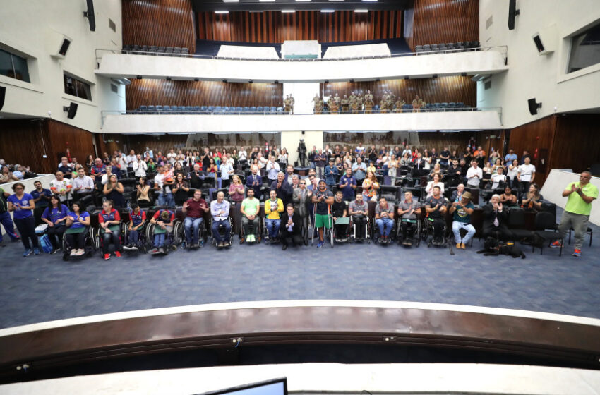  Atletas e técnicos do paradesporto paranaense são homenageados na Assembleia Legislativa