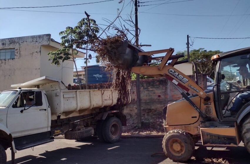  Prefeitura de Cândido de Abreu realiza trabalho intensivo de limpeza nos bairros do Município