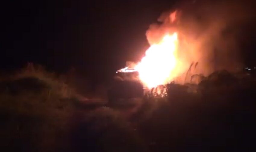  Veja: Incêndio em carro e ambiental no Parque da Raposa mobiliza Bombeiros
