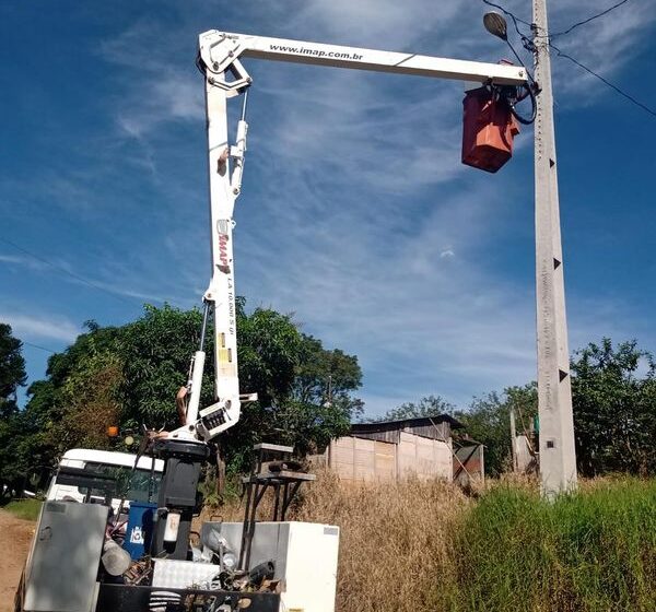  Secretaria de Obras de Cândido de Abreu instala novos pontos de iluminação na Aldeia Indígena