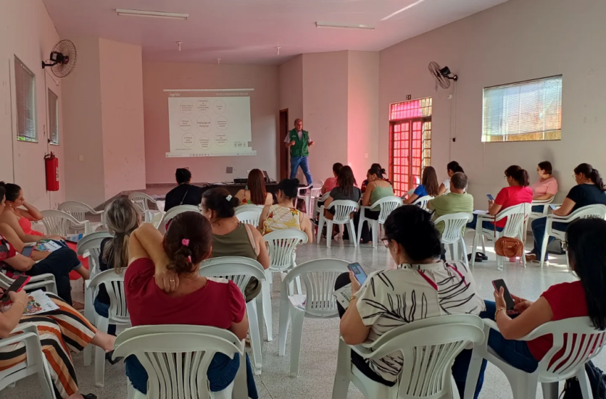  Professores da rede municipal de Marilândia do Sul participam de capacitações