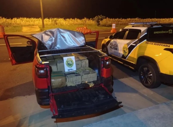  Veículo furtado em Borrazópolis é recuperado com 370 kg de maconha em Iporã