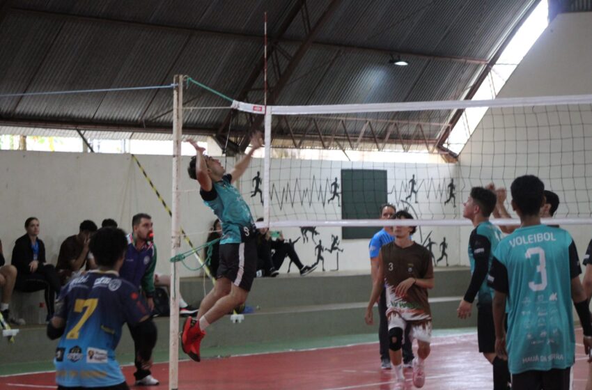  Voleibol movimenta atletas no Jojups em Marumbi