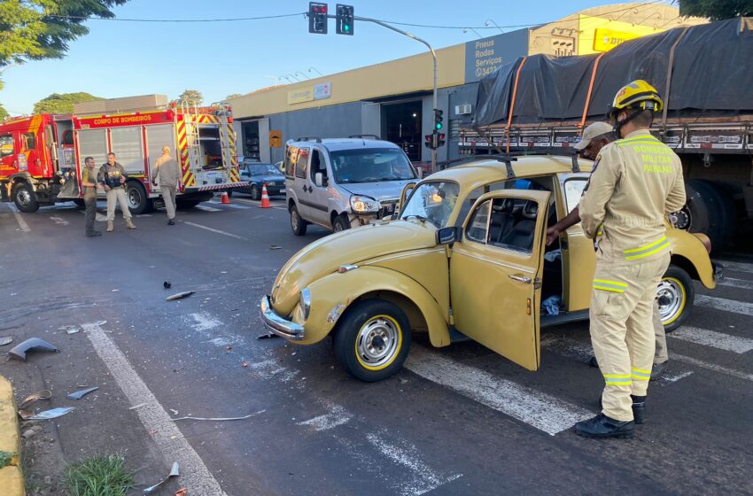  Casal fica ferido após batida na Avenida Minas Gerais em Apucarana