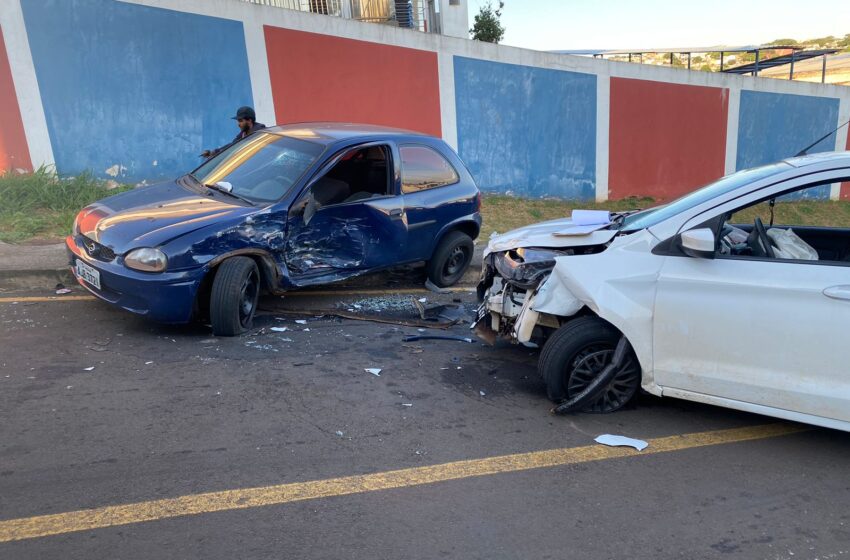  Batida entre carros deixa três feridos em Apucarana