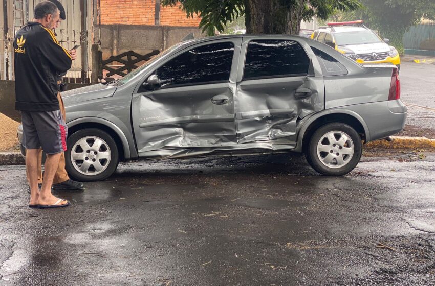  Mulheres ficam feridas após batida em bairro de Apucarana