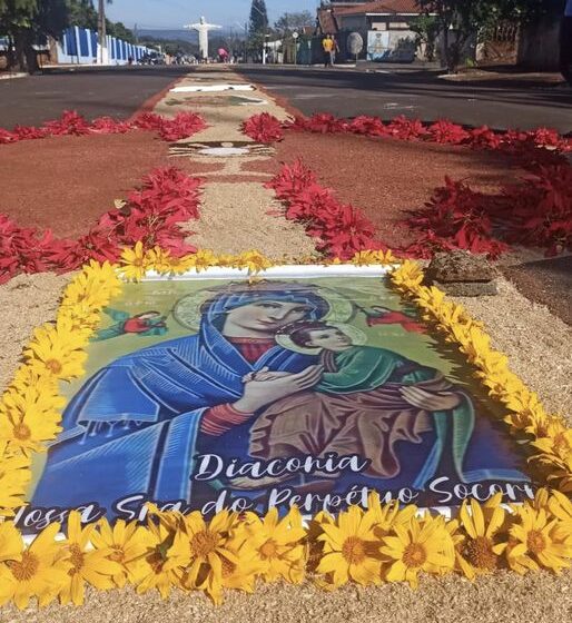  Moradores de Borrazópolis preparam tapetes de Corpus Christi