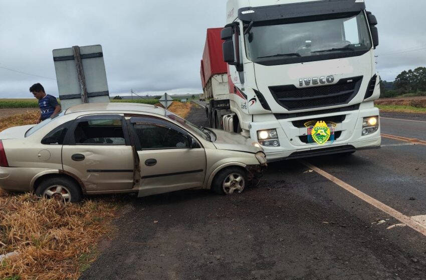  Batida entre carro e caminhão é registrada em Cruzmaltina