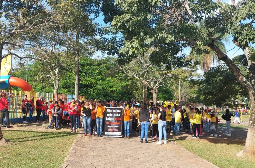  Cândido de Abreu realiza passeata de conscientização do Dia Nacional de Combate ao Abuso e Exploração Sexual de Crianças e Adolescentes