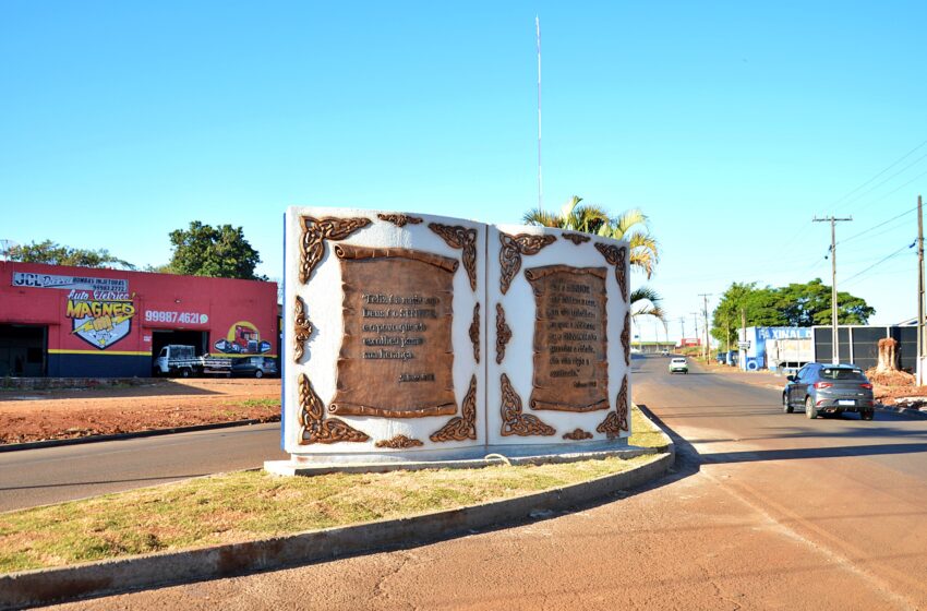  Bíblia Sagrada gigante é destaque em Faxinal