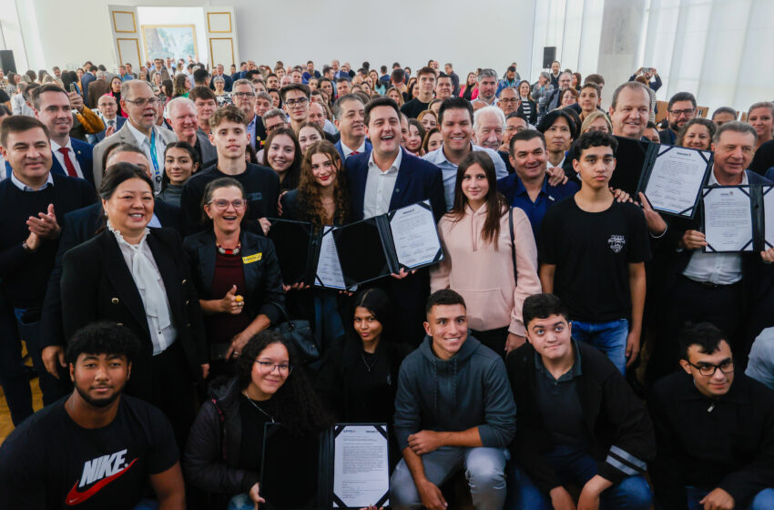  Governador lança projeto para estimular formação tecnológica de 3 mil alunos em 50 cidades