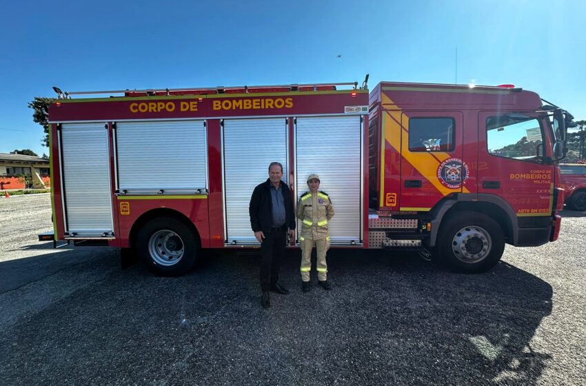  Prefeito de Ivaiporã e comandante do Corpo de Bombeiros recebem equipamentos do Governo