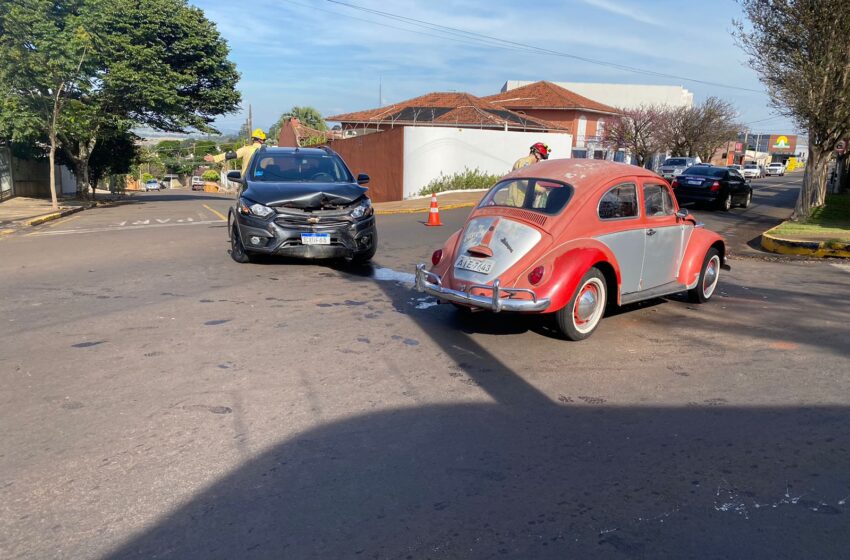  Batida entre carros deixa motorista ferido em Apucarana