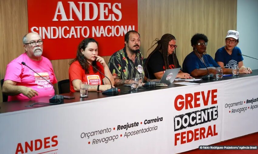  Professores de universidades e instituições federais encerram greve