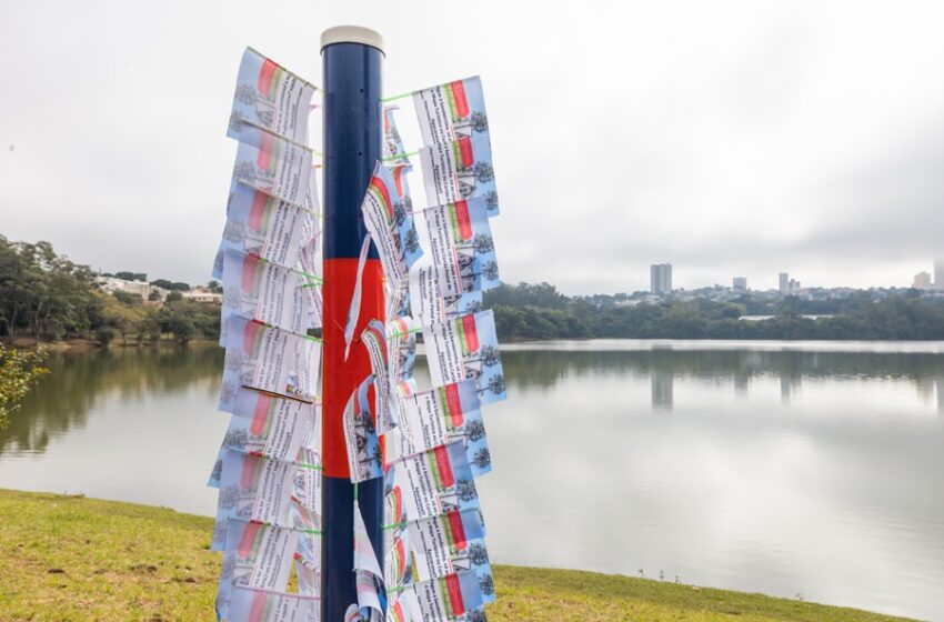  Bandeiras no Parque Jaboti chamam a atenção para os atrativos turísticos de Apucarana