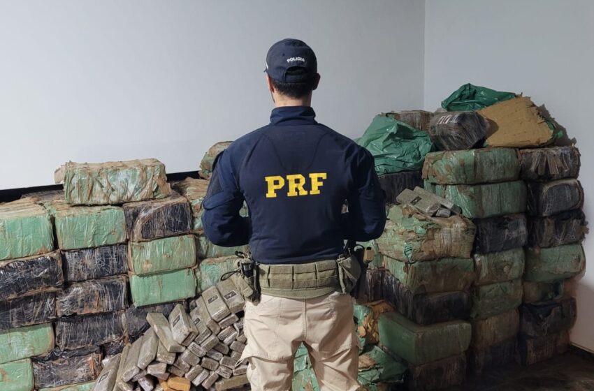  PRF encontra 7 toneladas de maconha em carga de ração em Astorga