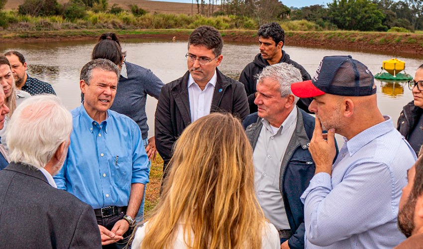  Ministro da Pesca e Aquicultura e governador em exercício visitam Unidade de Beneficiamento de Pescado e cooperado da Cocari em Alvorada do Sul (PR)