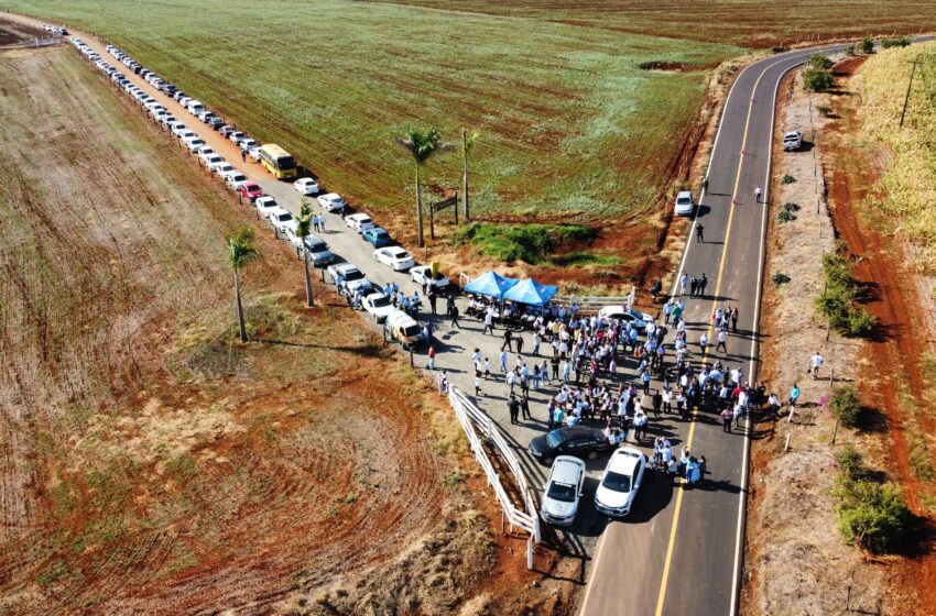  Moradores celebram o asfalto novo entre o Pirapó e Caixa de São Pedro