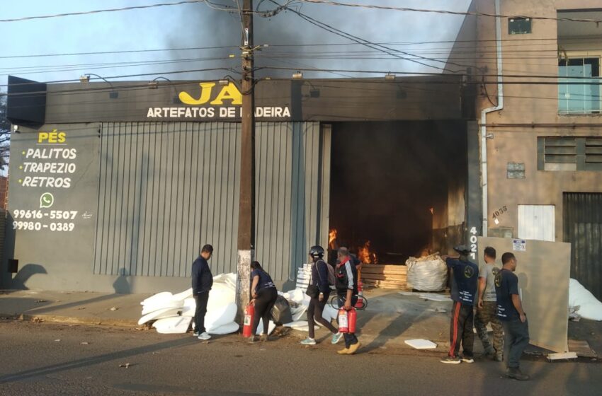  Fábrica de estofados pega fogo em Arapongas