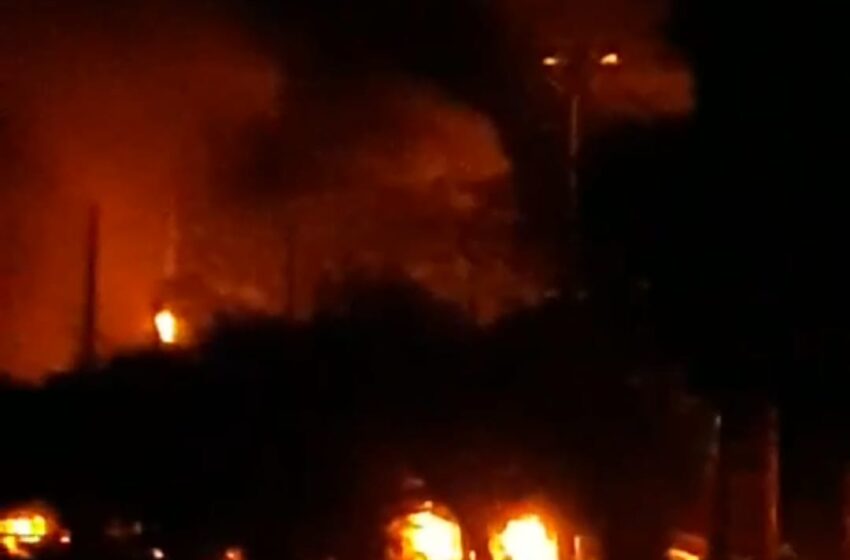  Incêndio atinge veículos na área externa da 6ª Companhia Independente de Polícia Militar; veja