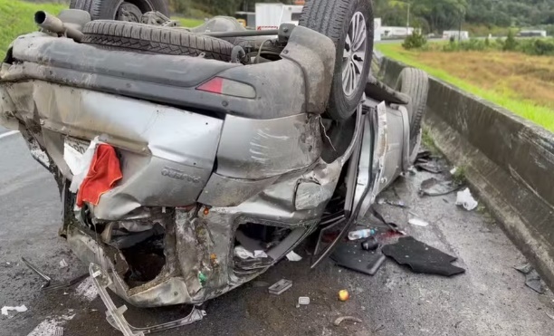  Dunga e a esposa ficam feridos em acidente de carro em rodovia no Paraná