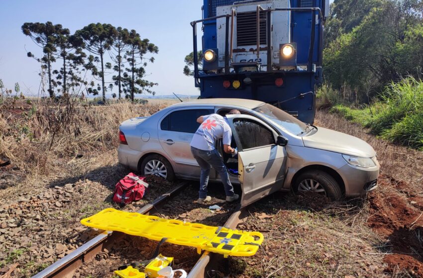  Motorista fica ferido após acidente entre trem e carro em Califórnia