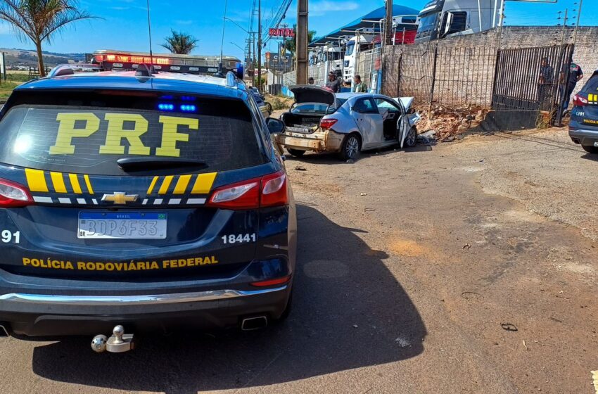  PRF apreende 245,75kg de maconha e recupera veículo roubado na BR376