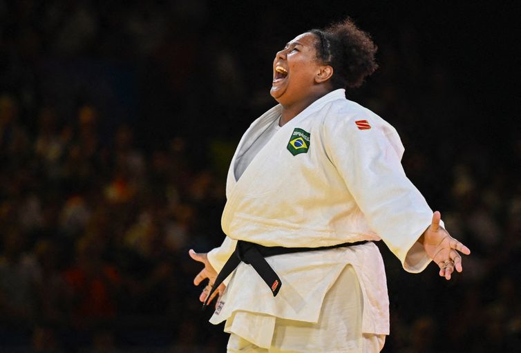  Judoca Beatriz Souza conquista o primeiro ouro brasileiro em Paris