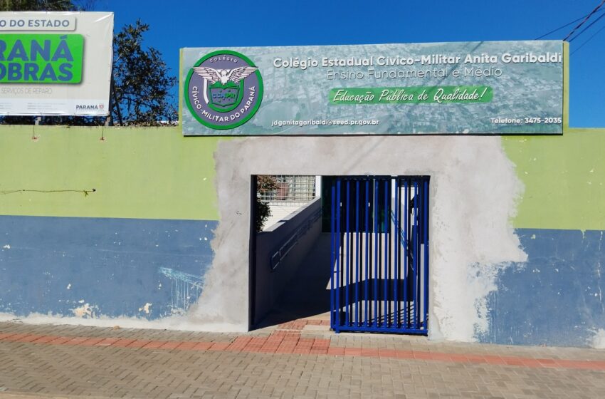  Assinatura do termo de recebimento das obras na Escola Cívico-Militar Anita Garibaldi