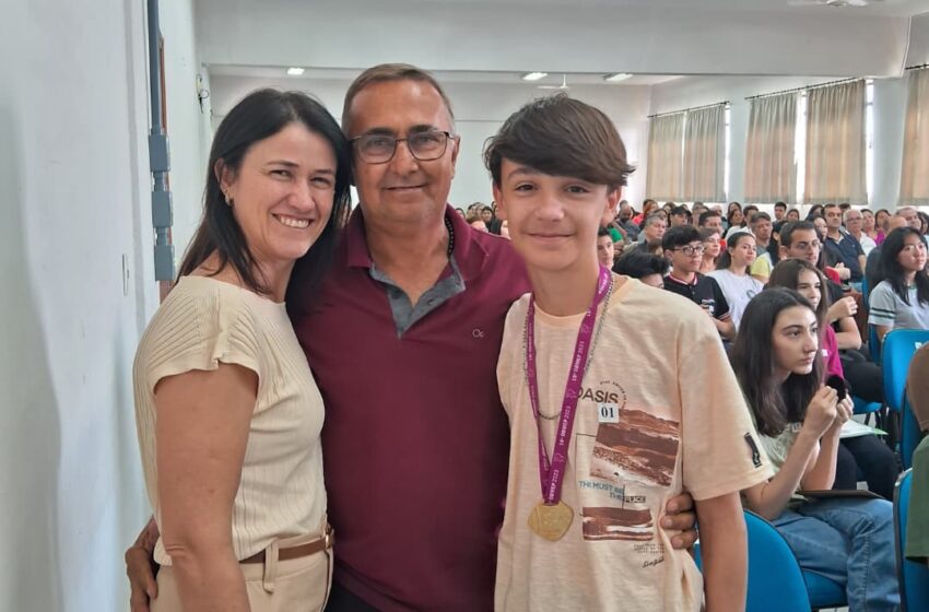  Escola Estadual Humberto de Alencar Castelo Branco celebra conquista de aluno na OBMEP