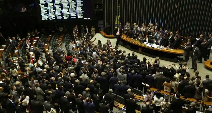  Câmara dos Deputados aprova proposta da reoneração da folha