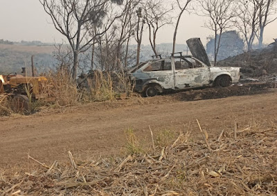  Carro é destruído pelo fogo na zona rural de Borrazópolis