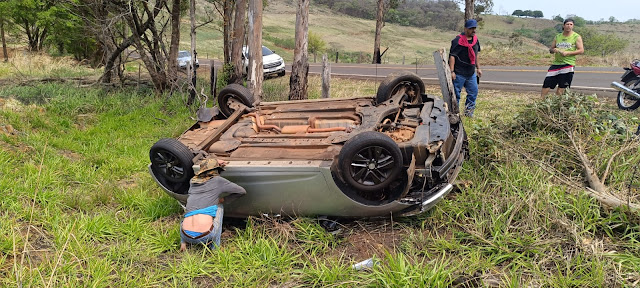  Capotamento entre Kaloré e Marumbi envolve veículo de Arapongas