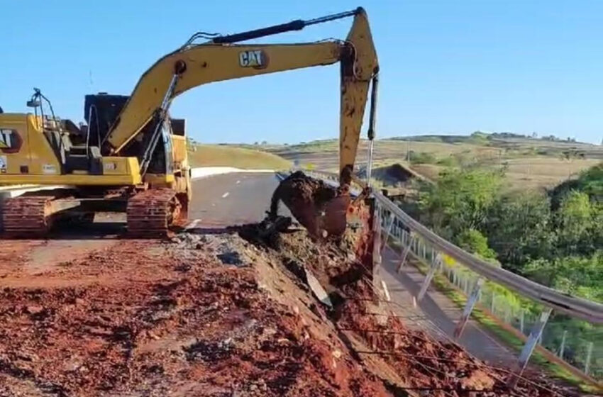  Viaduto interditado na PR-445 tem uma das marginais liberadas