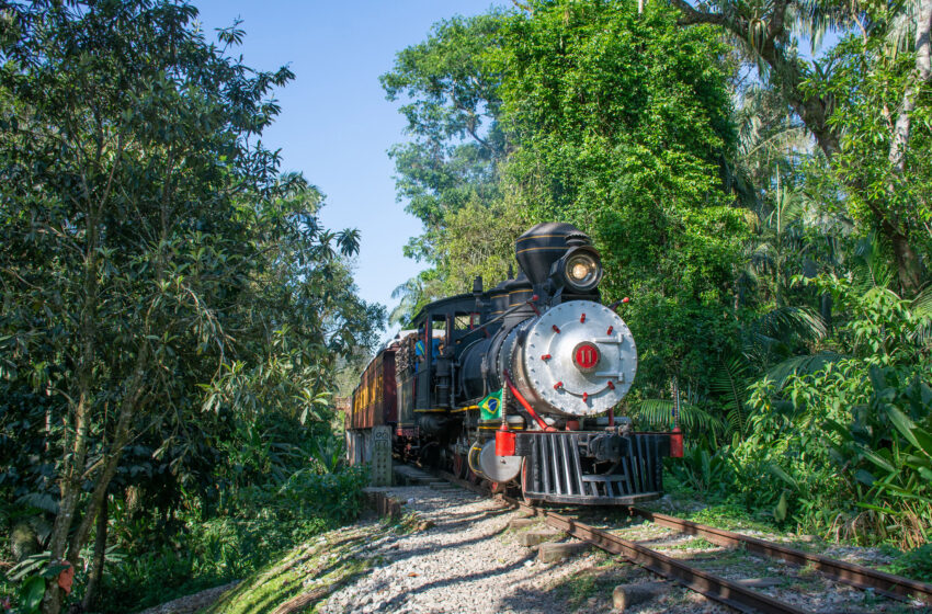  Público já pode comprar passeios de Natal na locomotiva mais antiga do Paraná