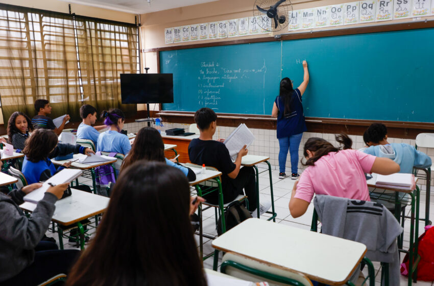  Estado vai convocar mais 1.100 professores aprovados em concurso público