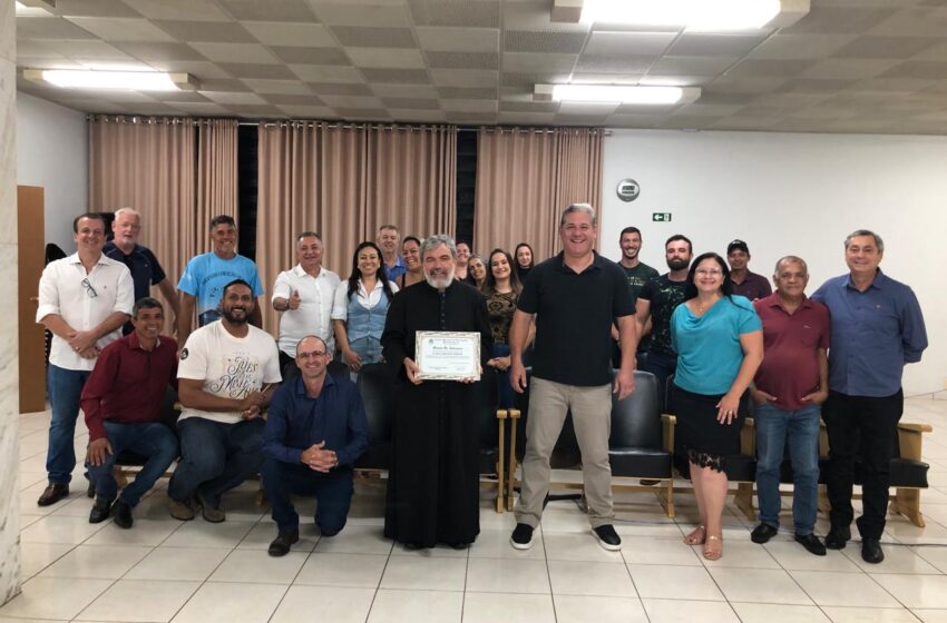  Câmara Municipal de Borrazópolis entrega título de Moção de Aplausos ao Pe. Paulo César