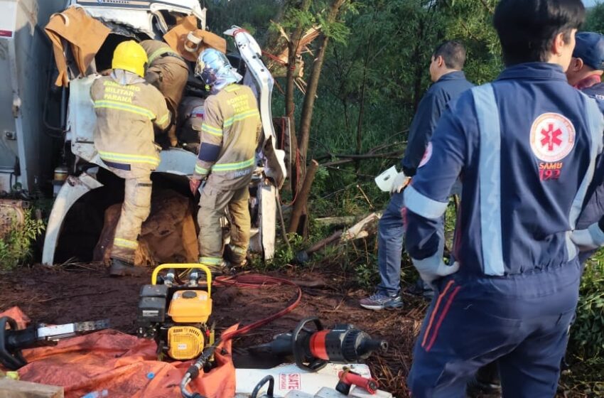  Jovem com caminhão de Apucarana fica gravemente ferido após acidente