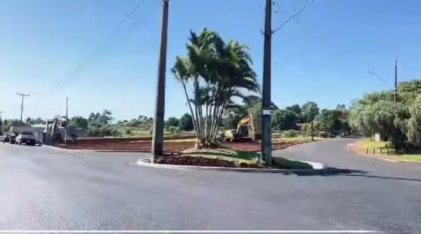  Prefeitura de Marumbi realiza asfaltamento da estrada do Itaquaruçu