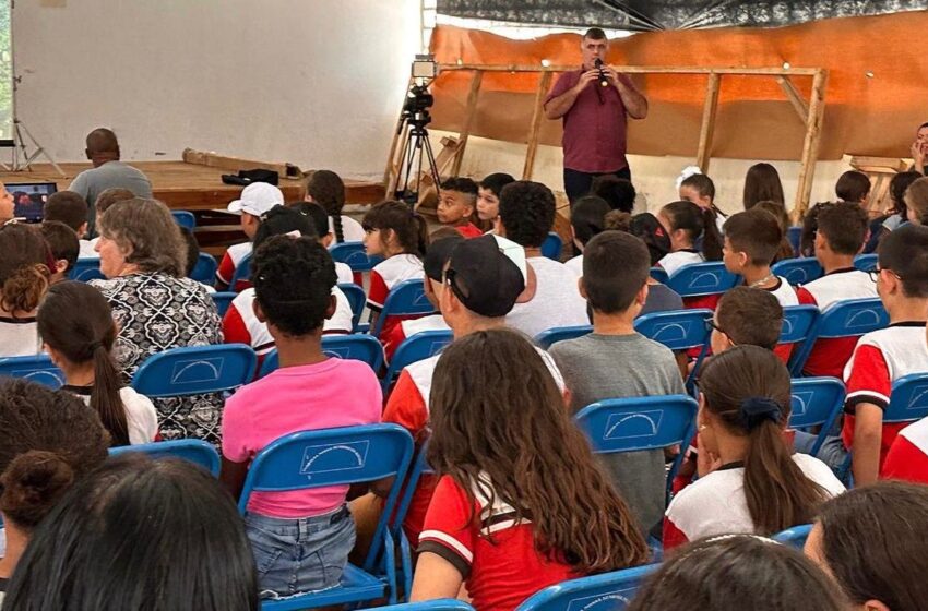  Crianças de escolas municipais de Rosário do Ivaí participaram de atividade cultural promovida pelo Projeto Cinema Itinerante