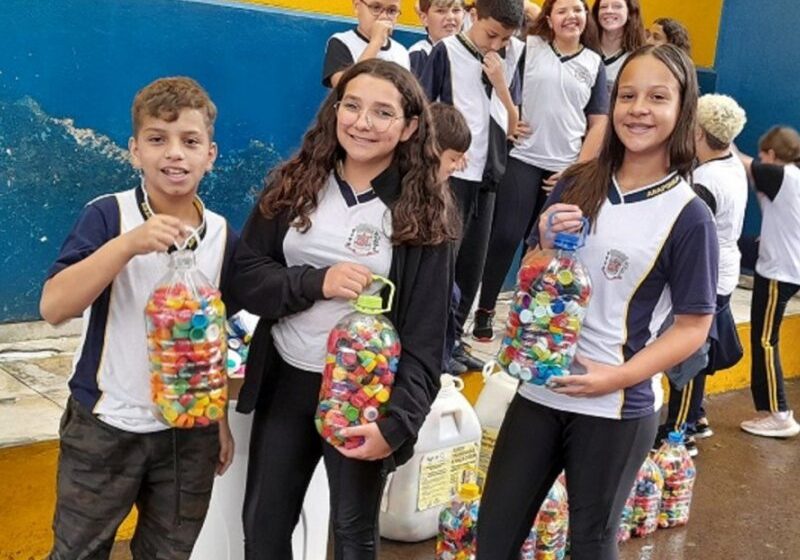  Campanha de arrecadação de tampinhas ganha reforço de escola de Arapongas